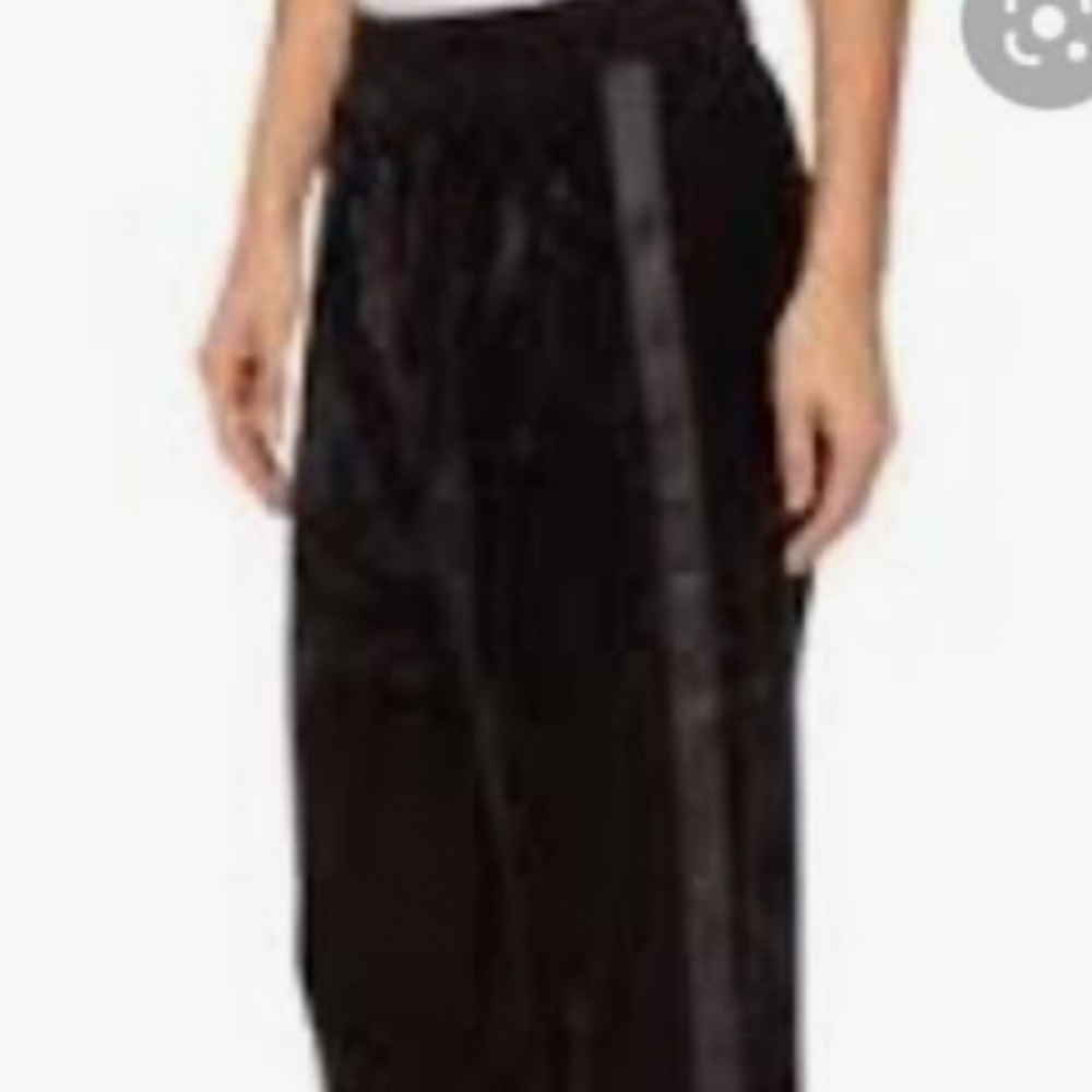 BLACK TUXEDO SILK JOGGER BY SPLENDID